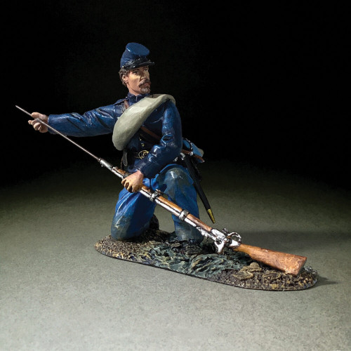 Irish Brigade Kneeling Ramming 1/30 Figure William Britain 31353 Alt Image 1