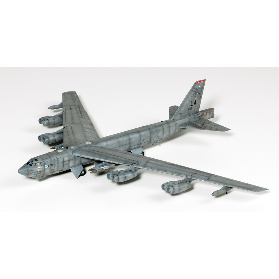 B-52 Stratofortress 1/144 Kit Main Image