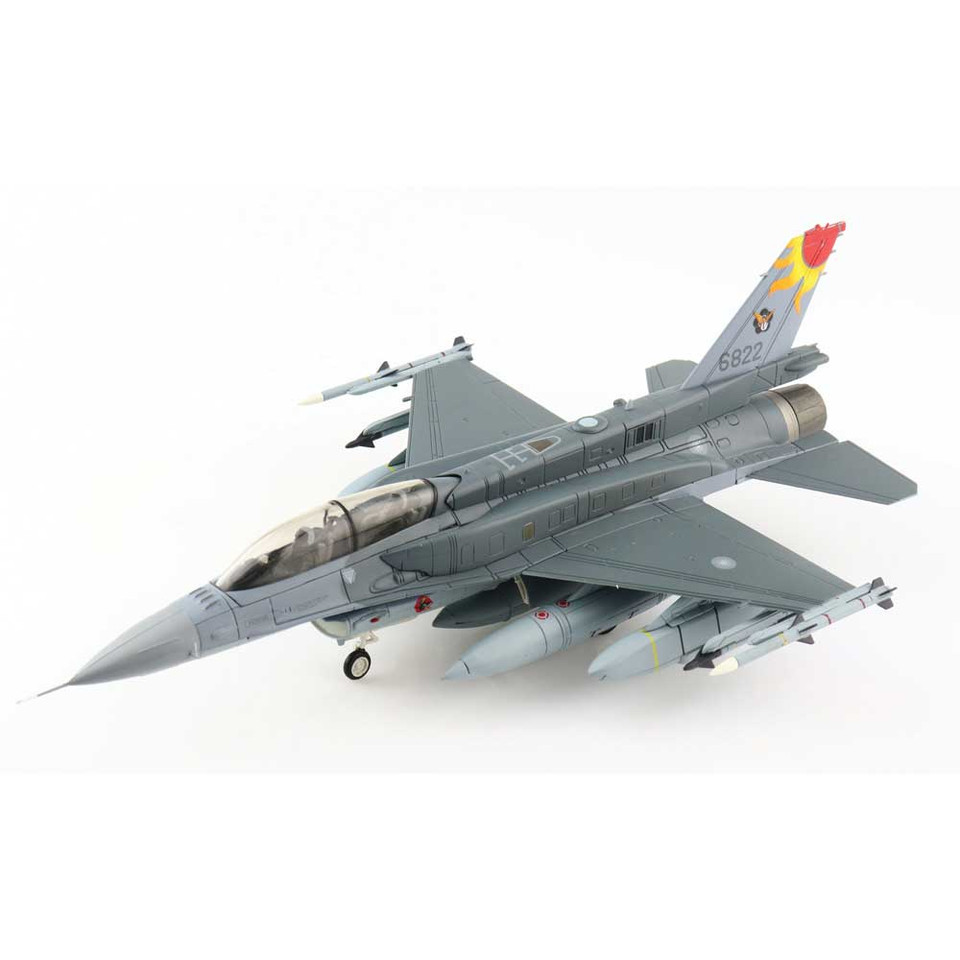 F-16V 1/72 Die Cast Model Main Image