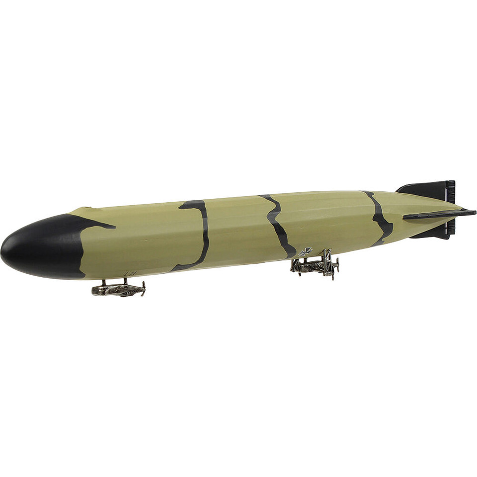 P-Class Zeppelin 1/700 Display Model Main Image