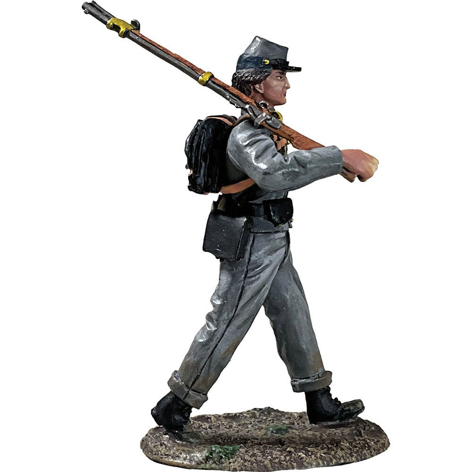Confederate Infantry Marching w/Knapsack 1:30 Figure William Britain (31443) Main Image
