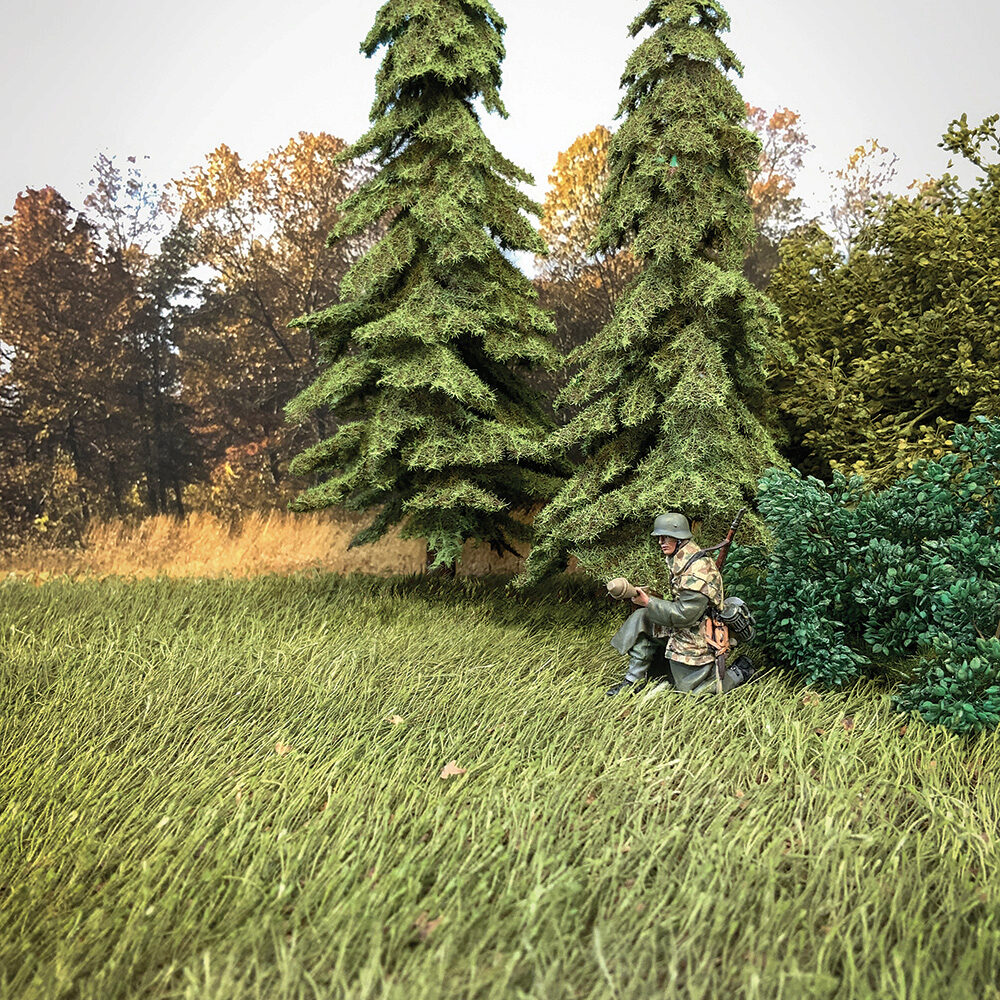 Grenadier Kneeling with Panzerfaust, 1944-45 1/30 Figure