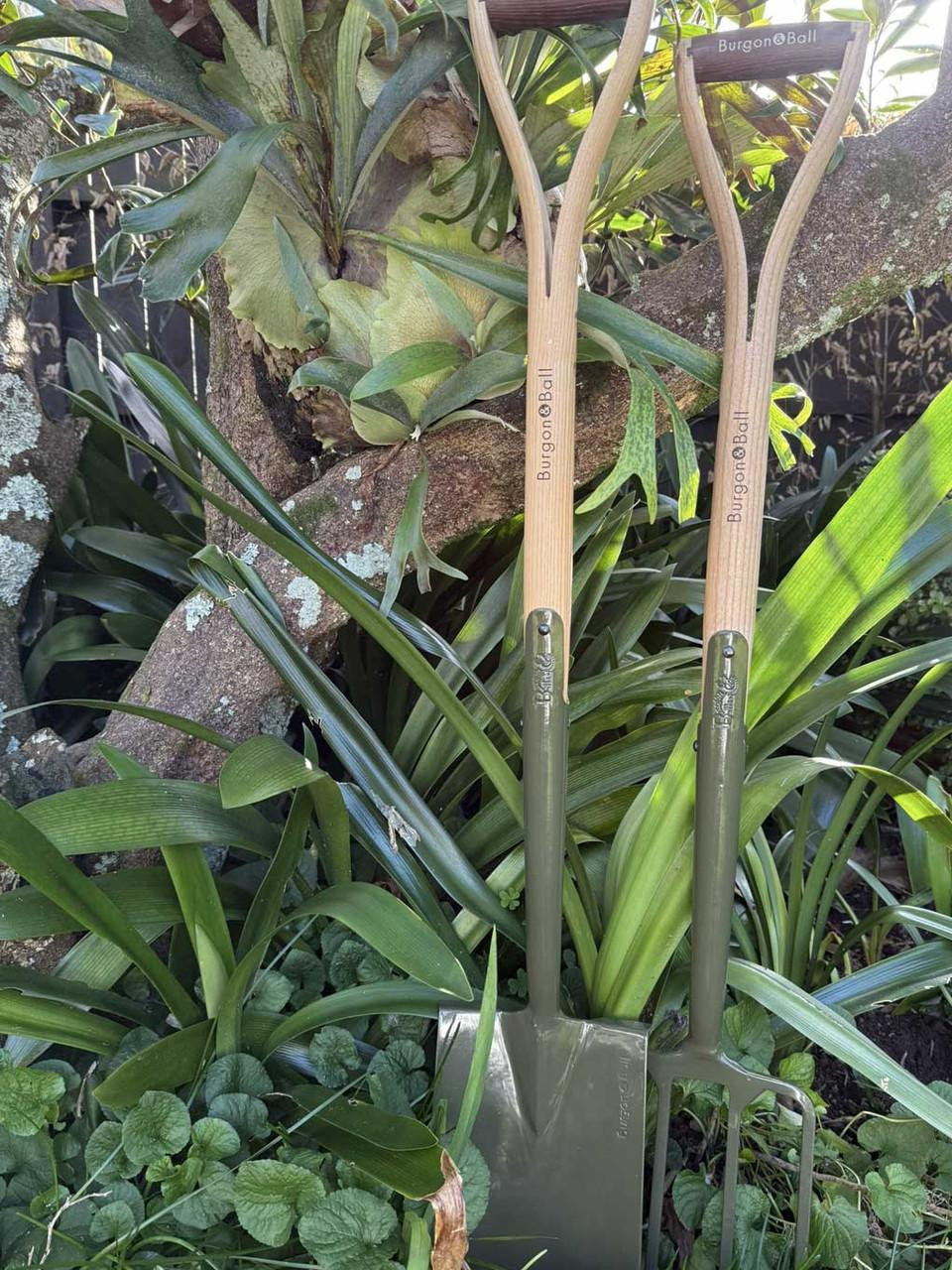 Burgon and Ball Mid Handled Trowel - Boron Green  Burgon and Ball Mid Handled Trowel - Boron Green