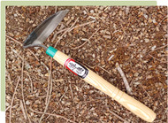 Kiwi Instagram gardening legend @tiny_farmstead loves these 2 tools!