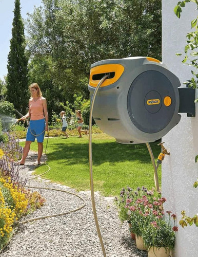 Hozelock Auto reel with 40m Hose and Spray Gun – Trowell Garden Centre