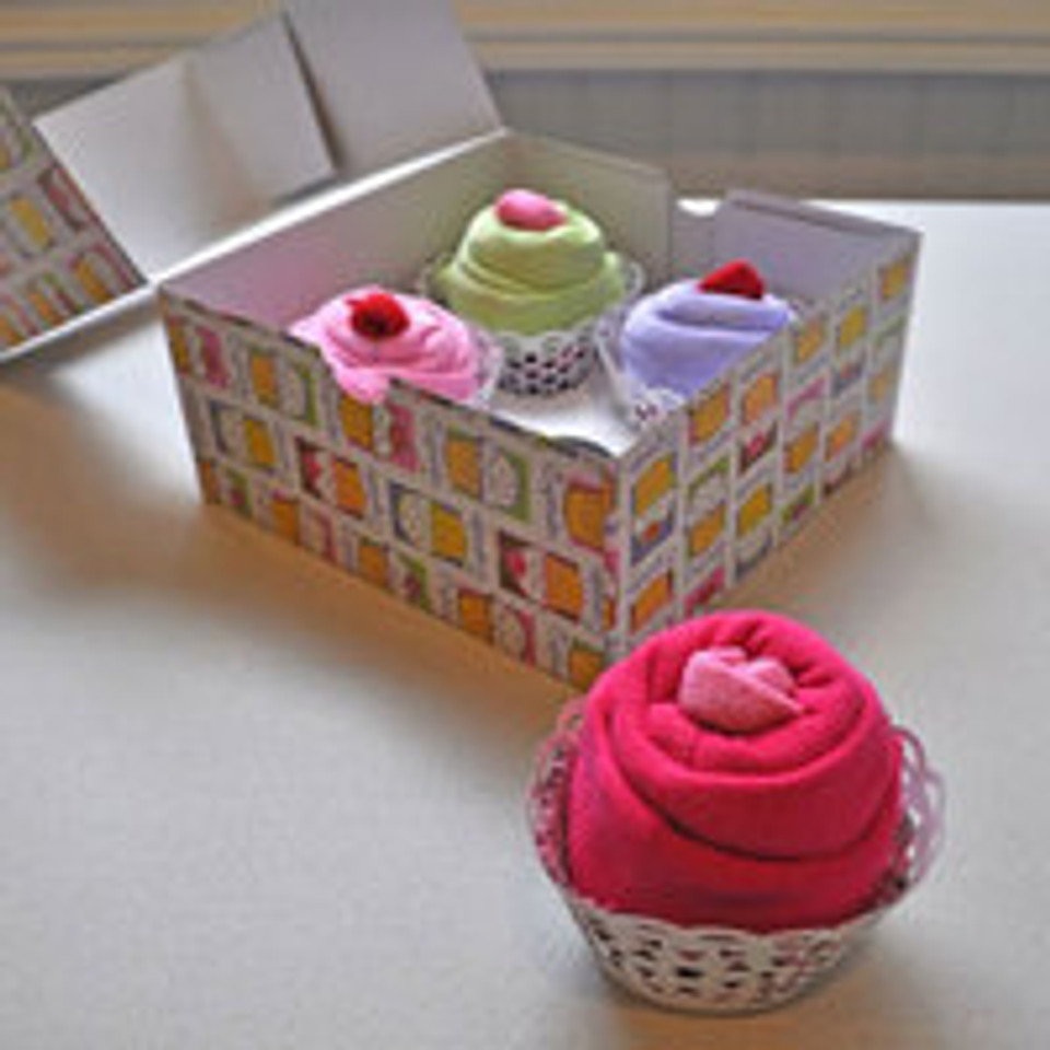 DIY: Baby Shower Gift Idea : Cupcake Onesies