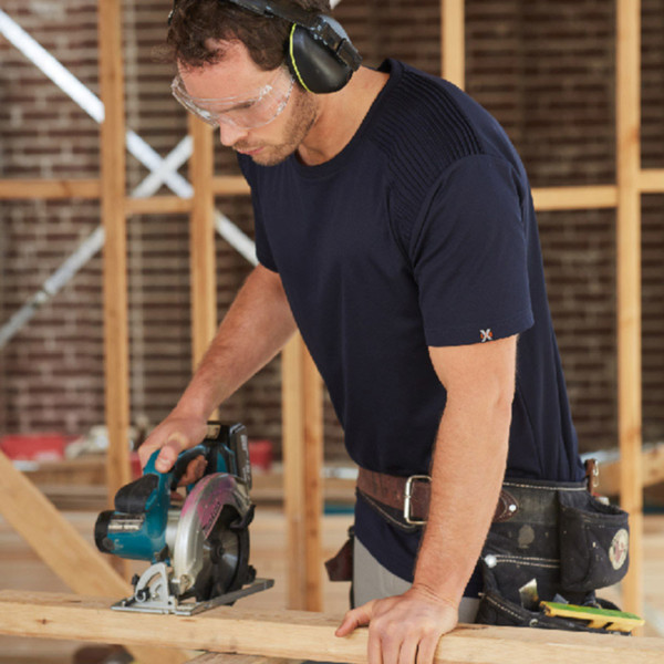 Plain ROY unisex TrueDry quick-dry t-shirt with distinctive shoulder stitching, made from moisture-wicking polyester fabric suitable for sportswear, team events, or casual use.