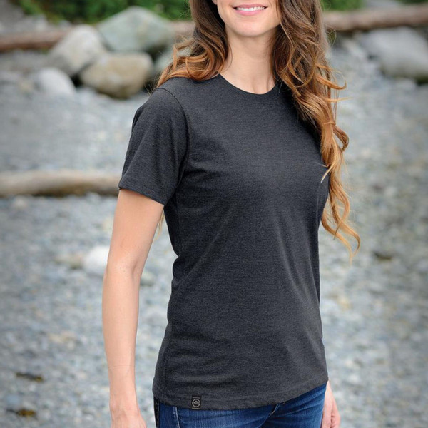 Woman wearing charcoal heather crew neck short sleeve active tee with smooth front panel, outdoor setting
