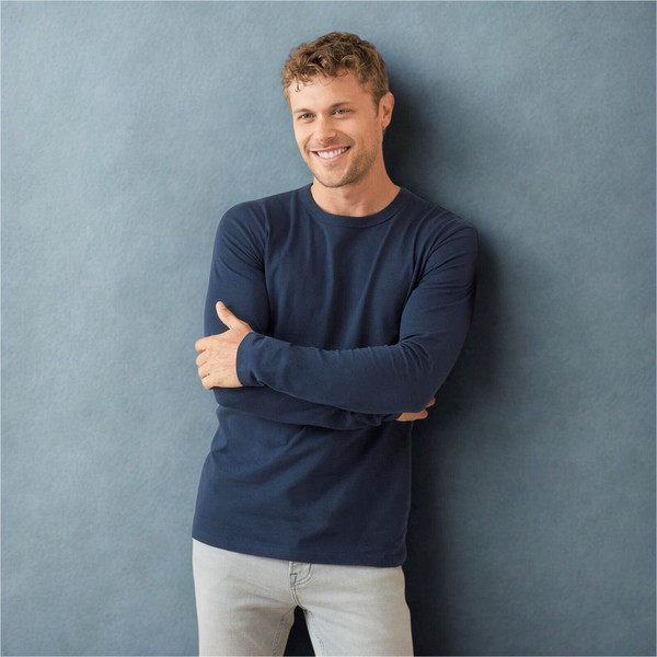 Man wearing a fitted navy long sleeve crew neck tee, arms crossed, smooth fabric ideal for decoration