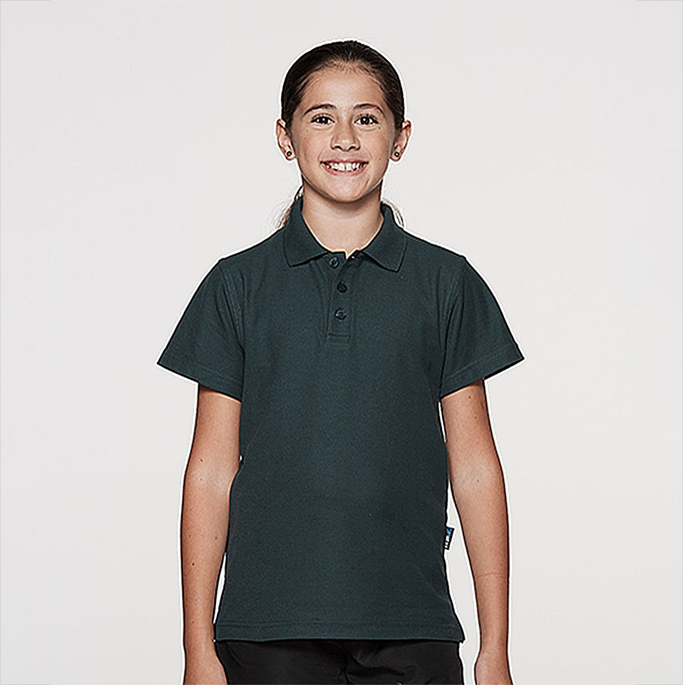 Forest green kids' polo shirt with short sleeves and classic collar, suitable for decoration