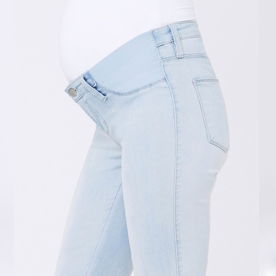 Light blue maternity denim jeggings with elasticated over-bump waistband, side seam detail and back pocket