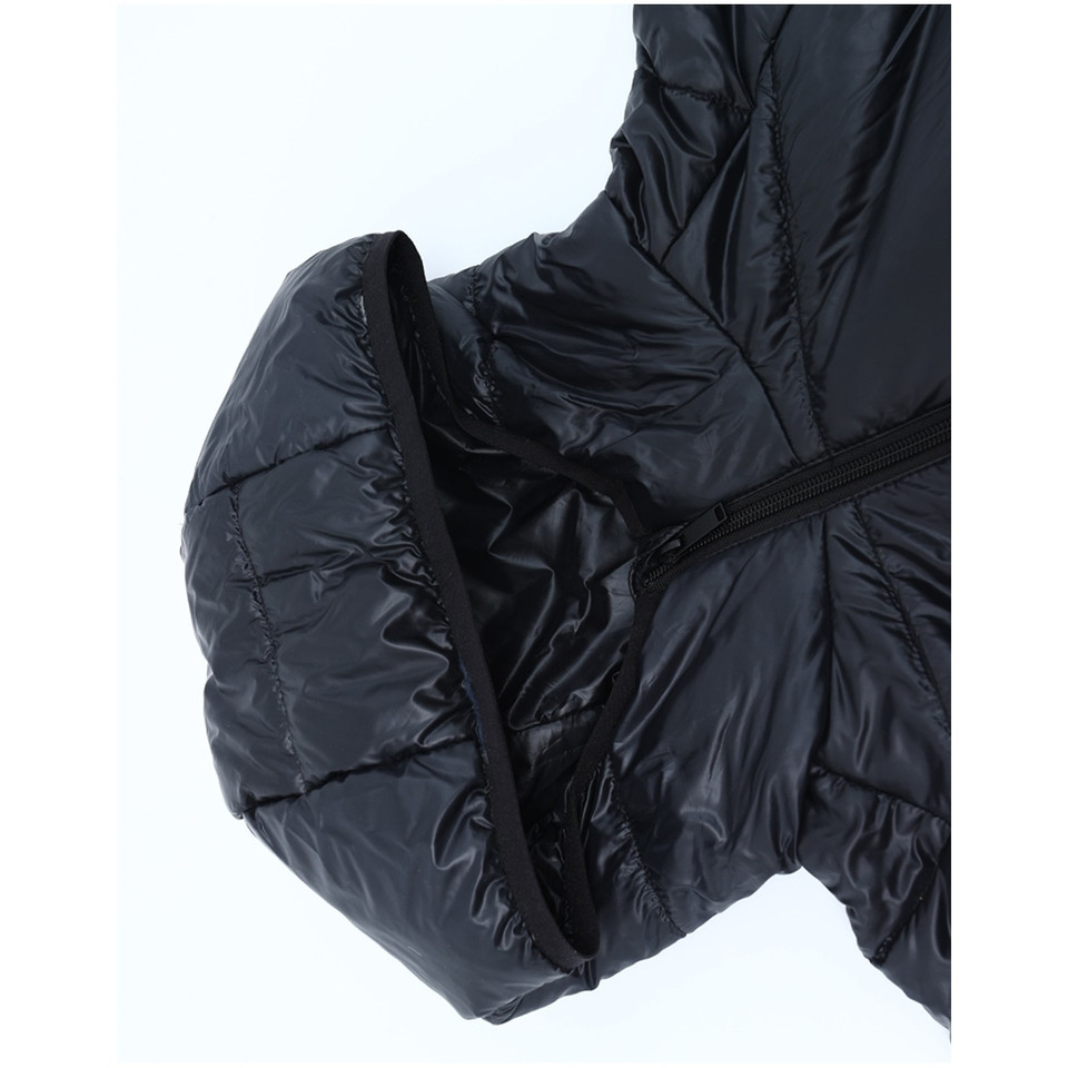 Black adults sustainable lightweight hooded puffer jacket - side view