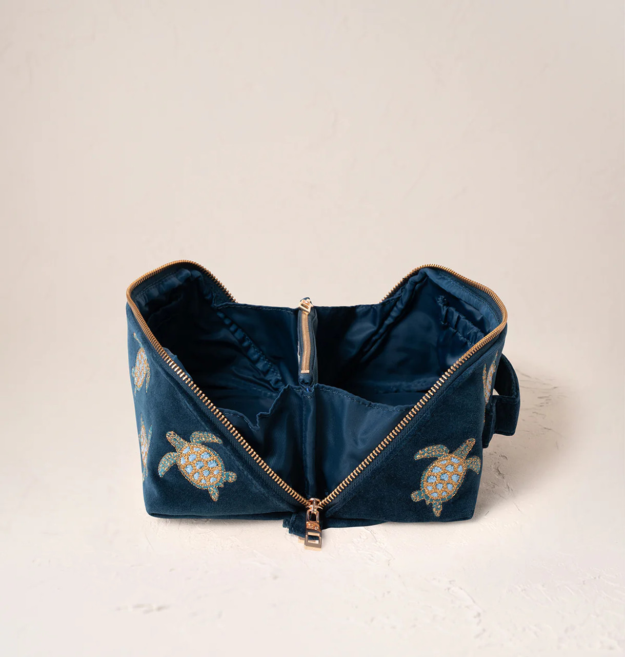 【送料関税込】Elizabeth Scarlett/ Whale Open Flat Makeup Bag Elizabeth Scarlett Turtle Conservation Marine Navy Velvet