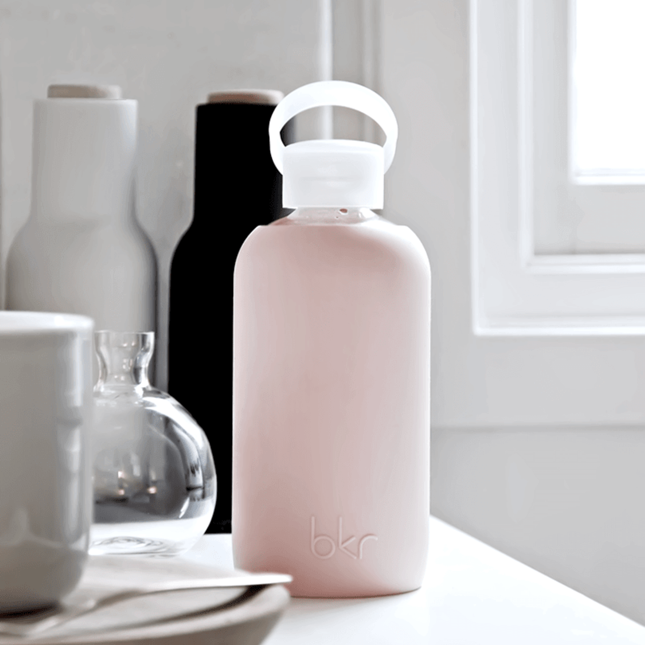 Big Fifth Ave. BKR | 1L Glass Water Bottle