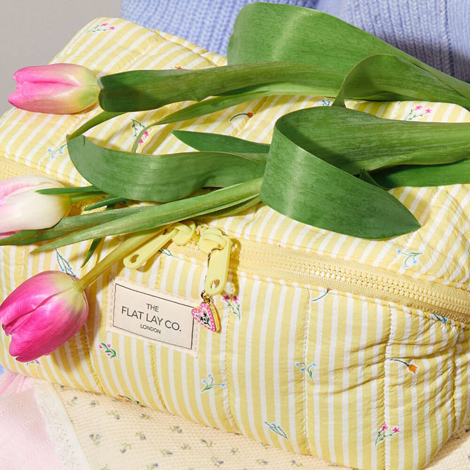 THE FLAT LAY CO. Marshmallow Makeup Box Bag - Flora