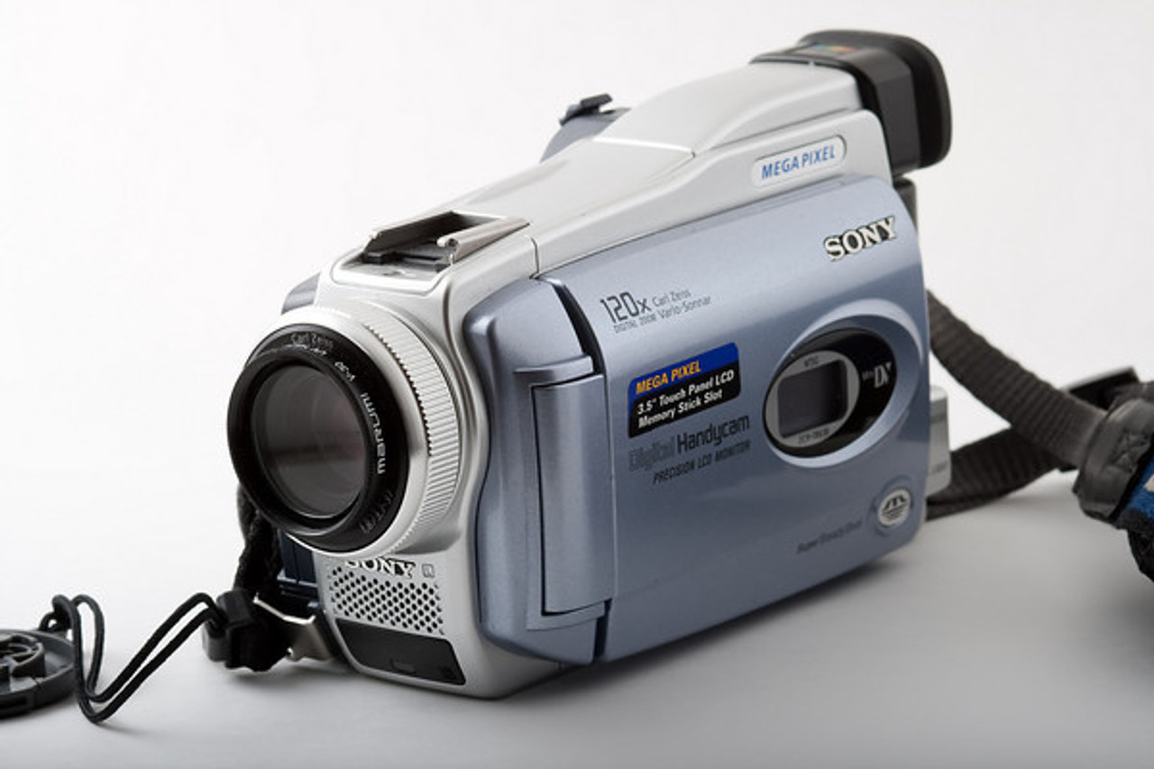 SONY　DCR-TRV18　MiniDV対応　セット Sony Handycam DCR-TRV18E PAL MiniDV Camcorder – Retro Camera