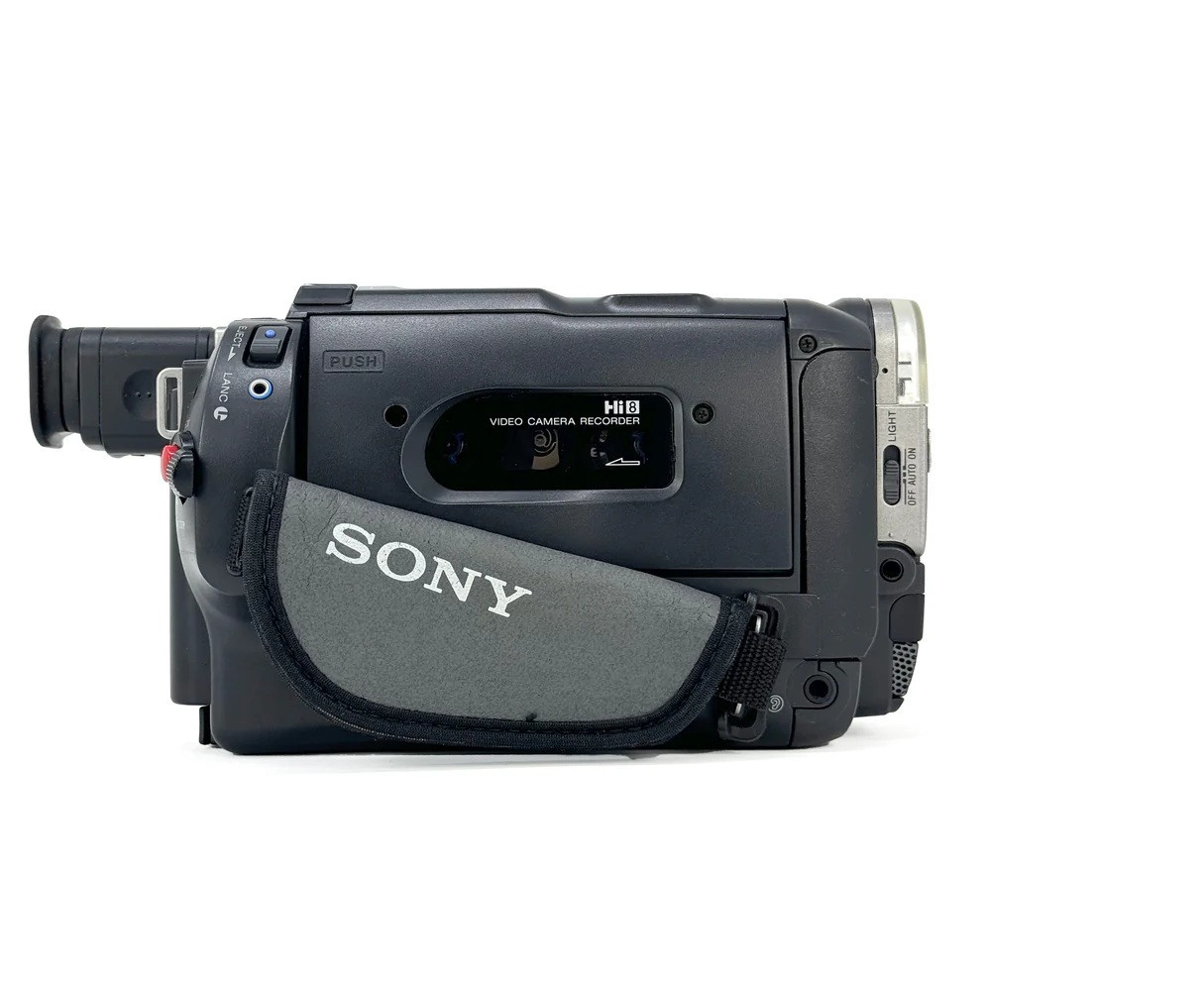 Sony CCD‑TRV67 Handycam Camcorder – Hi8/XR 20× Optical, NightShot
