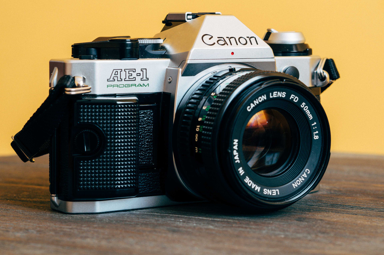CANON AE-1 PROGRAM 50mm グリップ、シグマzoomレンズ付 CANON