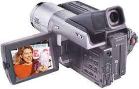 Sony CCD-TRV98 Hi8 Handycam Camcorder – 25x Optical Zoom