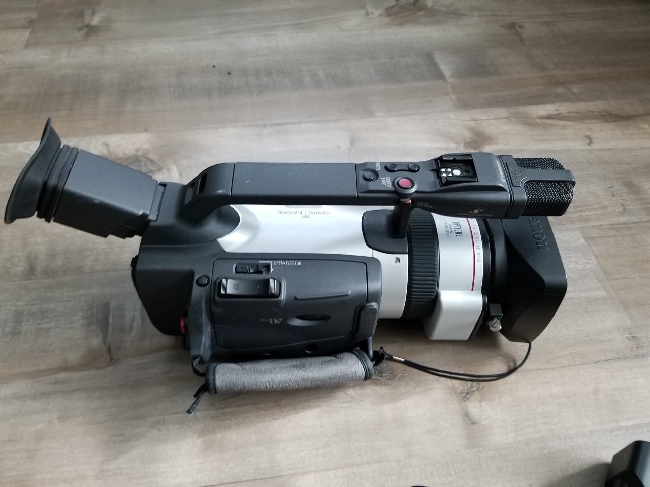 Canon Gl1 100x Optical Zoom Camcorder Canon GL1 Mini DV Camcorder