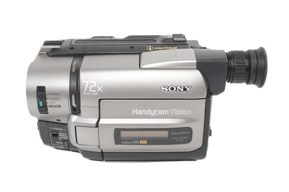 Sony CCD-TRV66 Hi8 Handycam Camcorder – 360x Digital Zoom