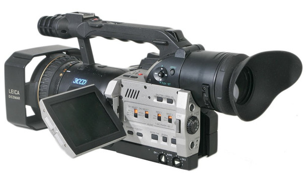 PANASONIC AG-DVX100 Professional MiniDV Camcorder