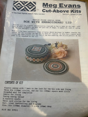 *Second hand* Embroidered Box with Lid Kit