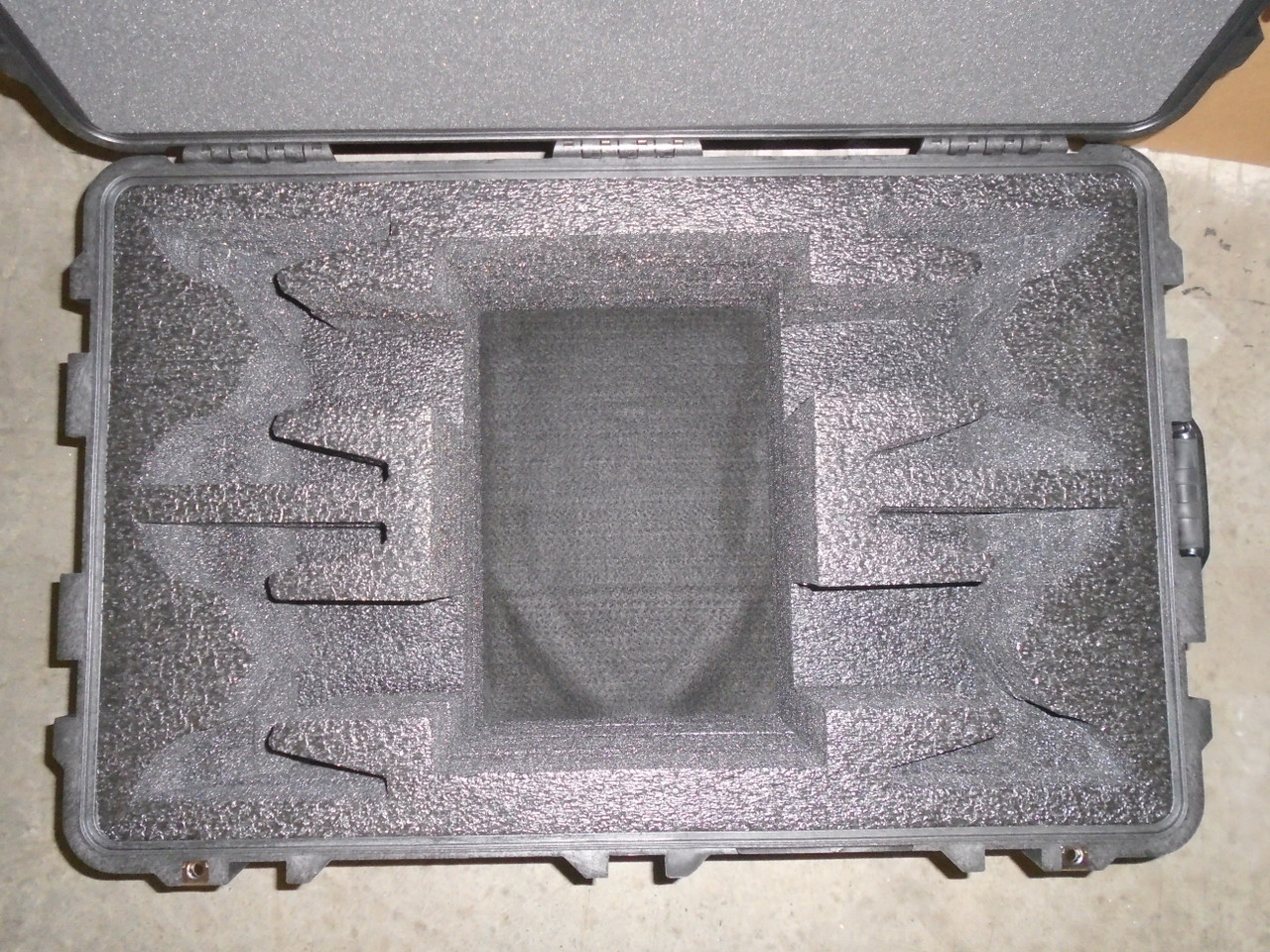 Pelican 1650 Retrofitted for 8-Pack Shure MX418 Gooseneck