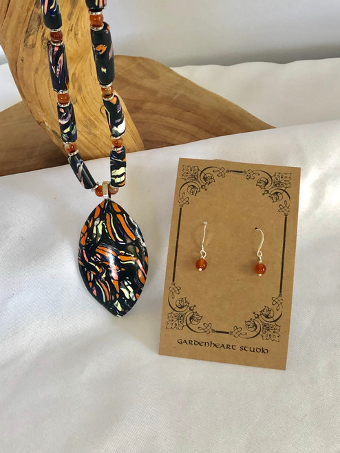 Black tiger pattern necklace and earring set