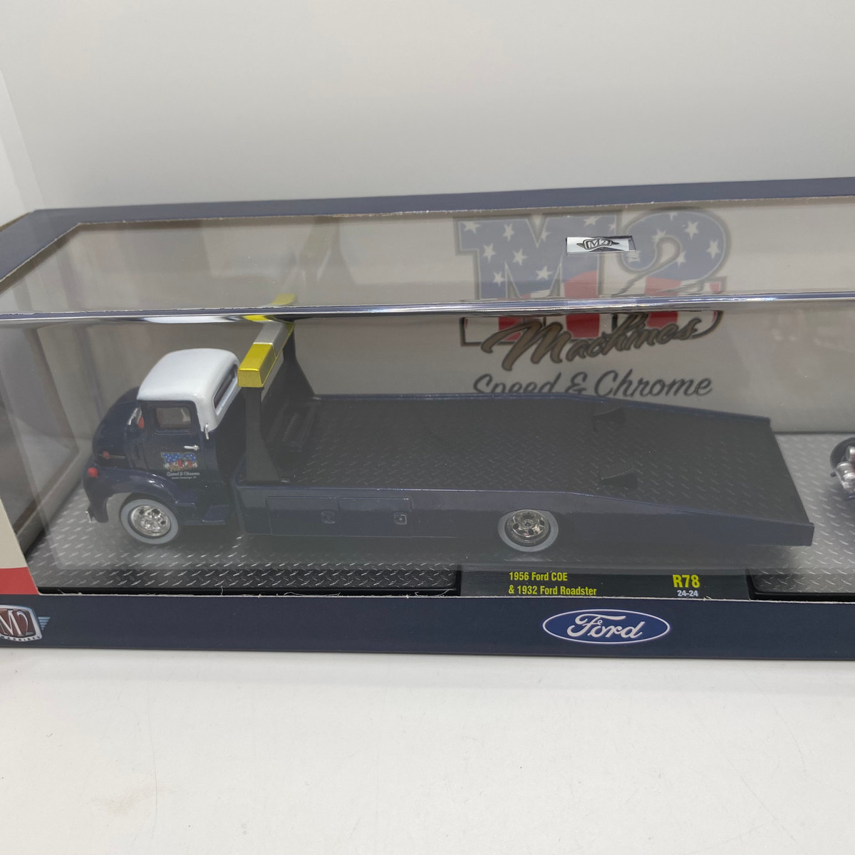 M2 Machines Auto Haulers 1956 Ford COE & 1932 Ford Roadster