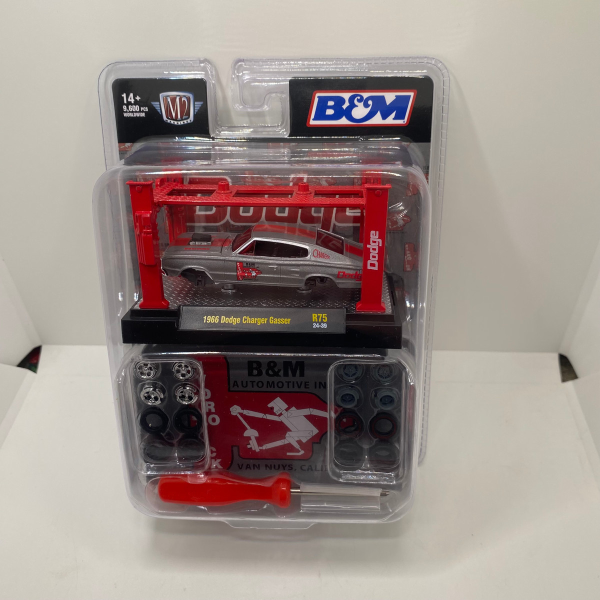ミニカー 1966 Dodge Charger Matchbox 2022 - 1966 Dodge Charger [Orange] 51/100 : Amazon