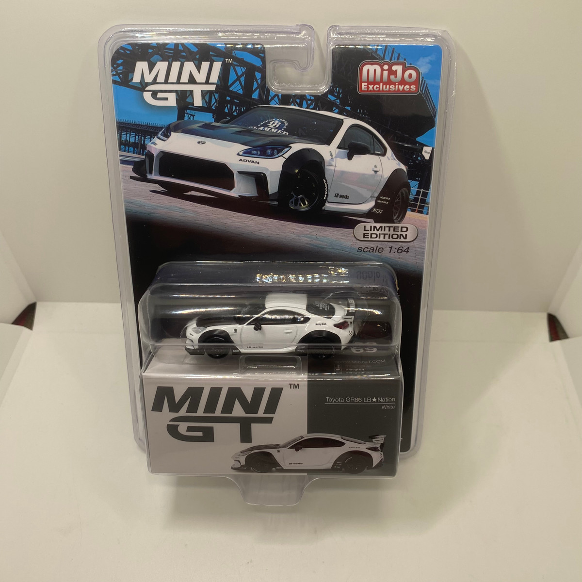 Mini GT 1:64 Toyota GR86 LB☆Nation In White - Blister Carded