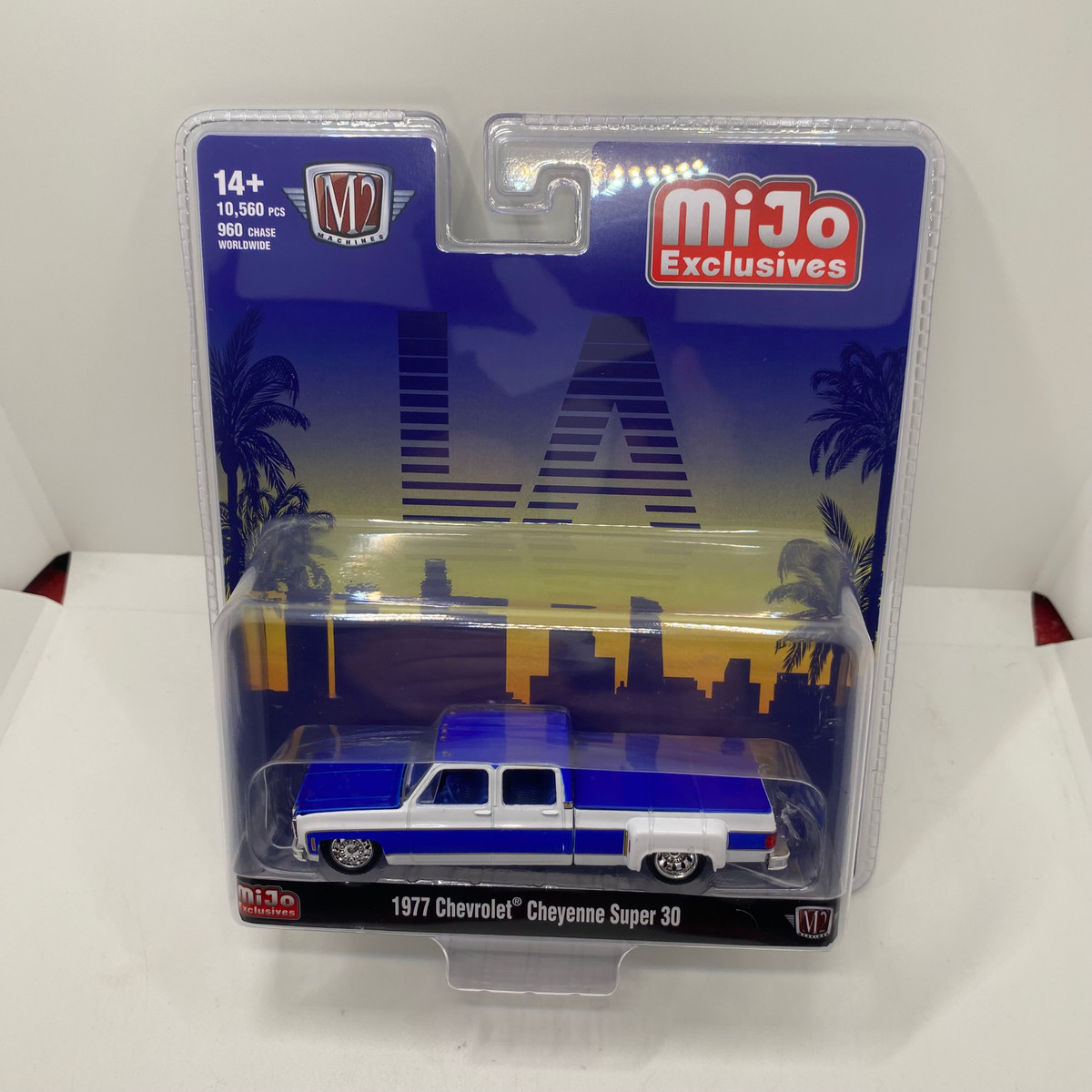 M2 Machines 1:64 1977 Chevrolet Cheyenne Super 30 LA – White
