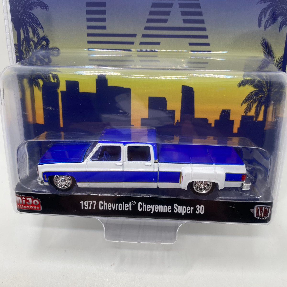 M2 Machines 1:64 1977 Chevrolet Cheyenne Super 30 LA – White