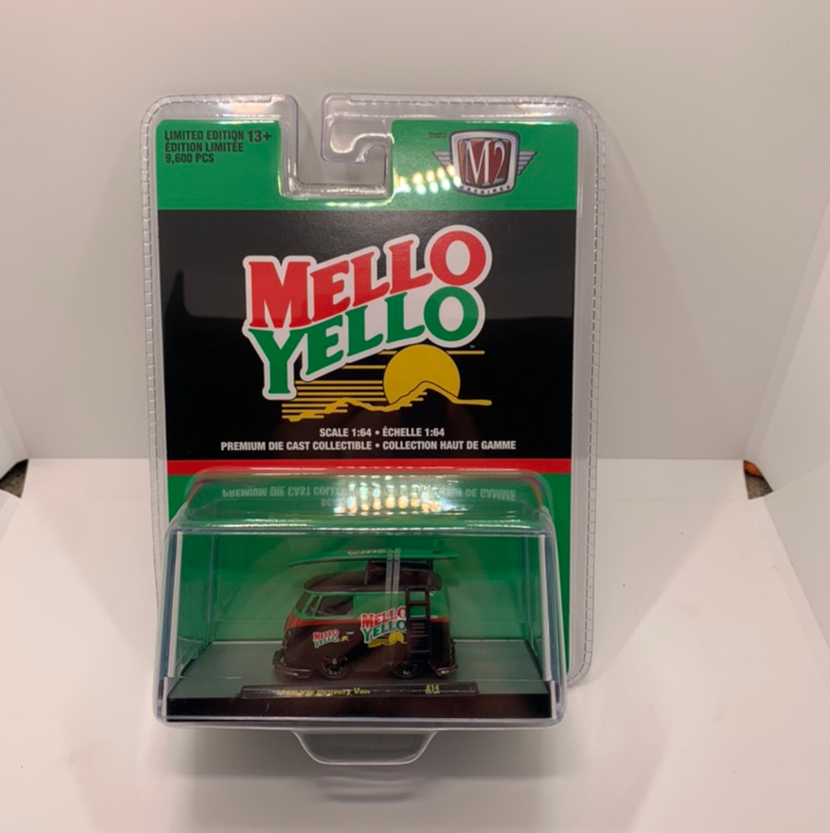 M2 Machines Mello Yello 1960 Vw Delivery Van A14 - Kev's Diecast