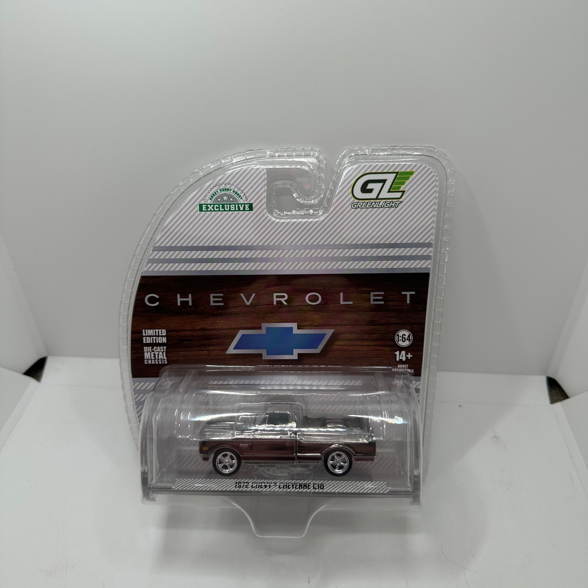 Greenlight Super Chase 1:64 1972 Chevrolet Cheyenne C10 Short Bed White Version - In Chrome – Hobby Exclusive Hard To Find