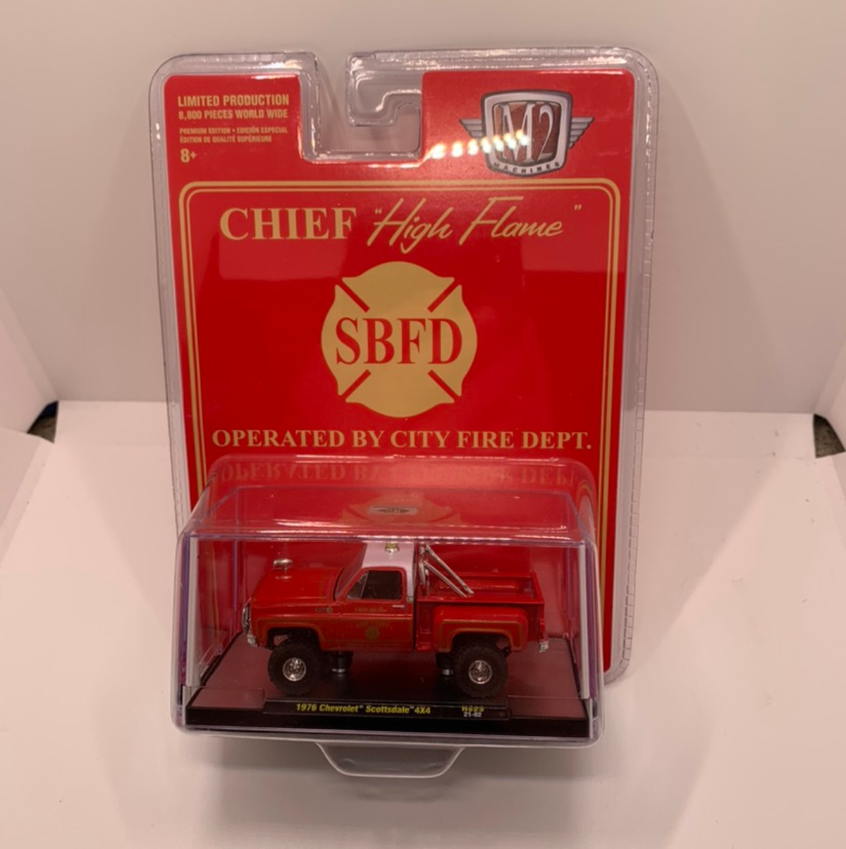 M2 Machines 1976 Chevrolet Scottsdale 4X4 High Flame Chief Hobby Exclusive