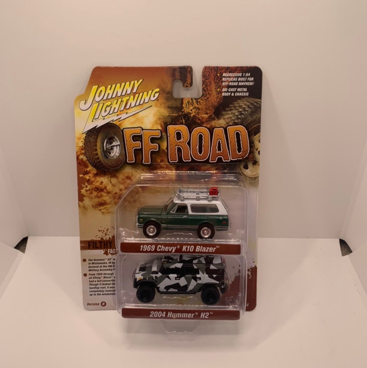 Johnny Lightning 2 Pack Off Road 1969 Chevy K10 Blazer & 2004 Hummer H2 Release 4B 