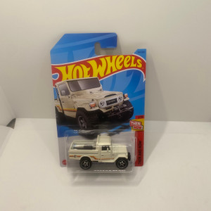 2023 Hot wheels Regular Treasure Hunt Toyota Land Cruiser International Card Version 