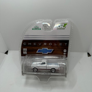 Greenlight 1:64 1972 Chevrolet Cheyenne C10 Short Bed In White – Hobby Exclusive