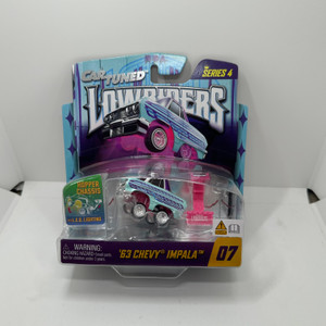 Car Tuned 1:64 Lowriders Show Glow 63 Chevy Impala LED Light Up & Hopper Chassis Series 4 