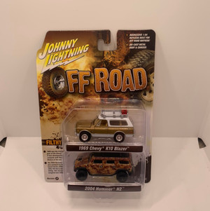 Johnny Lightning 2 Pack Off Road 1969 Chevy K10 Blazer & 2004 Hummer H2 Version 4A