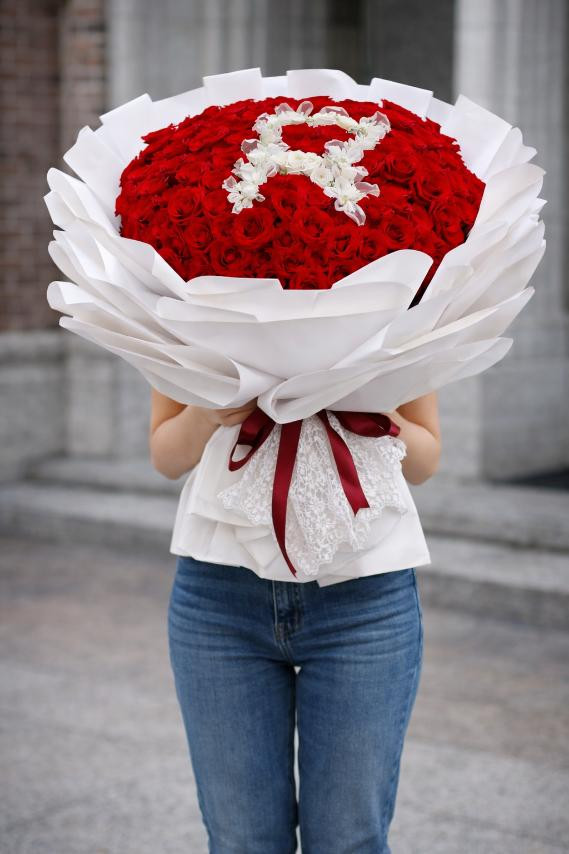 Promise of the Heart 100 Roses Letter Giant Bouquet