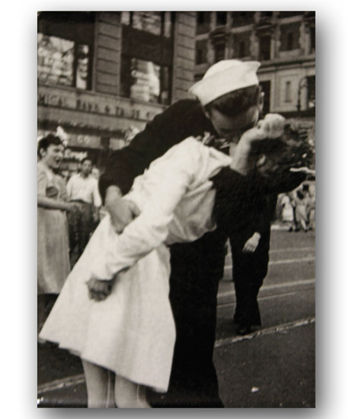 WWII The Kiss Magnet