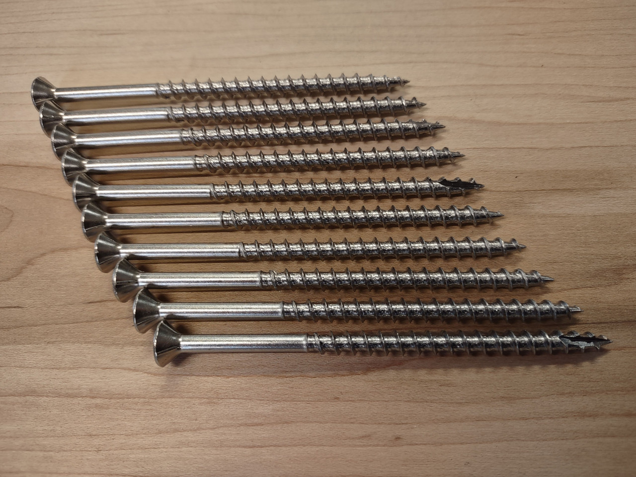 305 Stainless Steel Deck and Framing Screws.  #10 x 3". Higher grade Stainless Steel.  Type 17 Drill Point - self drilling, T-25 star head drive unless noted otherwise.  Suitable for use in Cedar, Redwood, Treated, Mahogany, all wood species