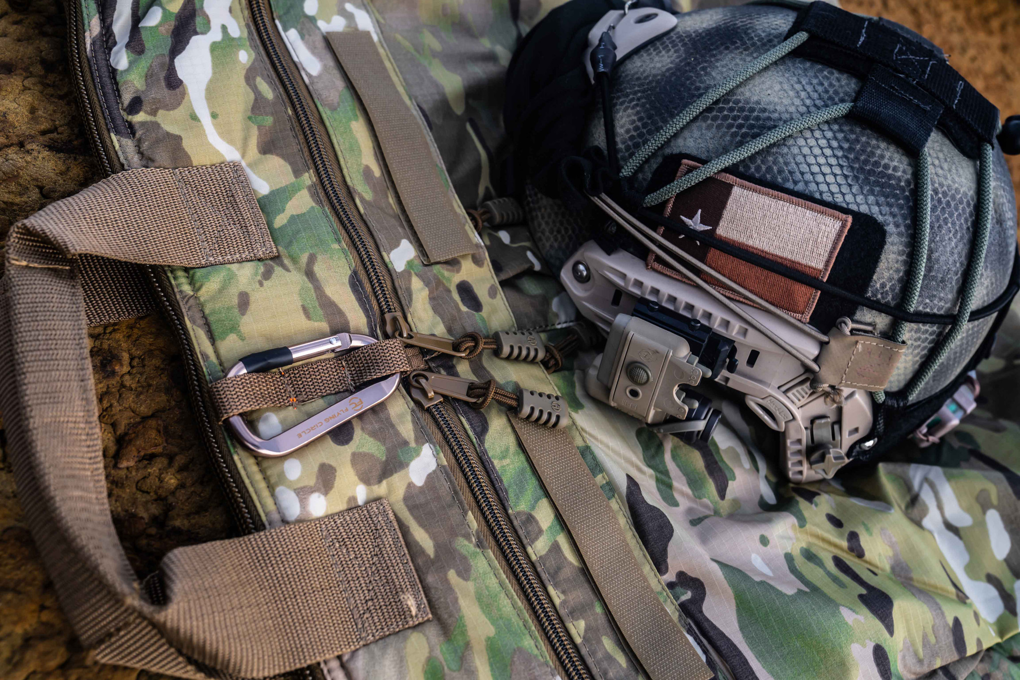 Helmet camouflage tote bag