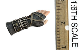Armored Ciri - Left Gloved Relaxed Hand