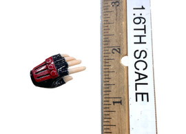 Female Agent Bee: Cammy 2.0 - Left Gloved Relaxed Hand