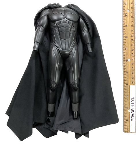 The Dark Knight Trilogy: Batman (Batman Begins) - Body w/ Armored Suit & Cape