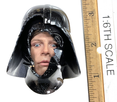 Star Wars: The Empire Strikes Back: Luke Skywalker Bespin (Deluxe Version) (DX25) - Lukes Severed Head in Vader Helmet Accessory